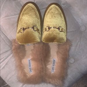 Pretty velvet yellow loafers